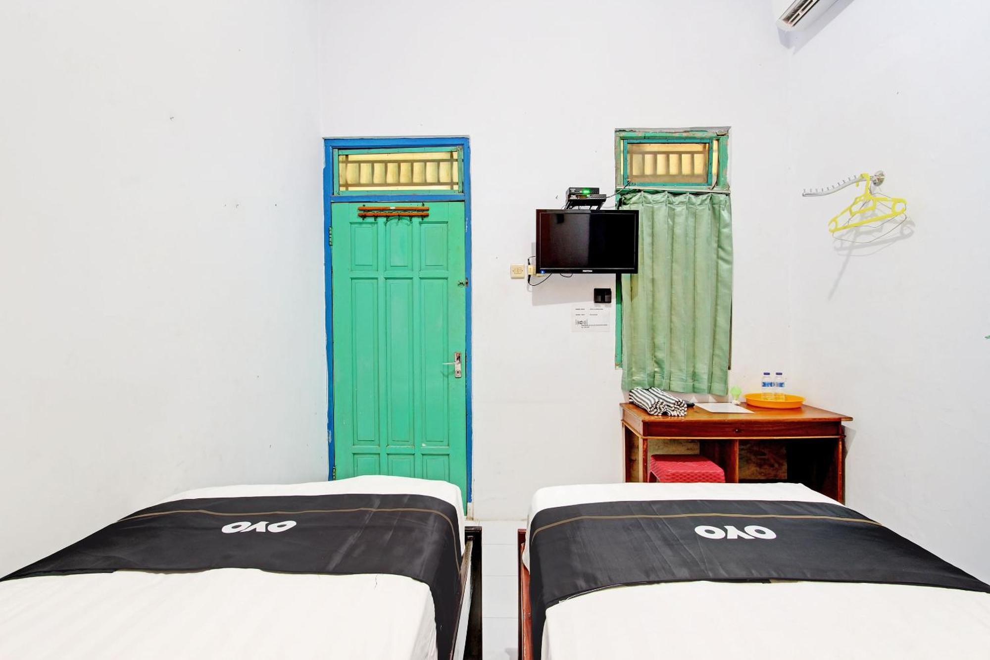 RedDoorz Syariah near Alun Alun Balai Kota Tegal Hotel Luaran gambar