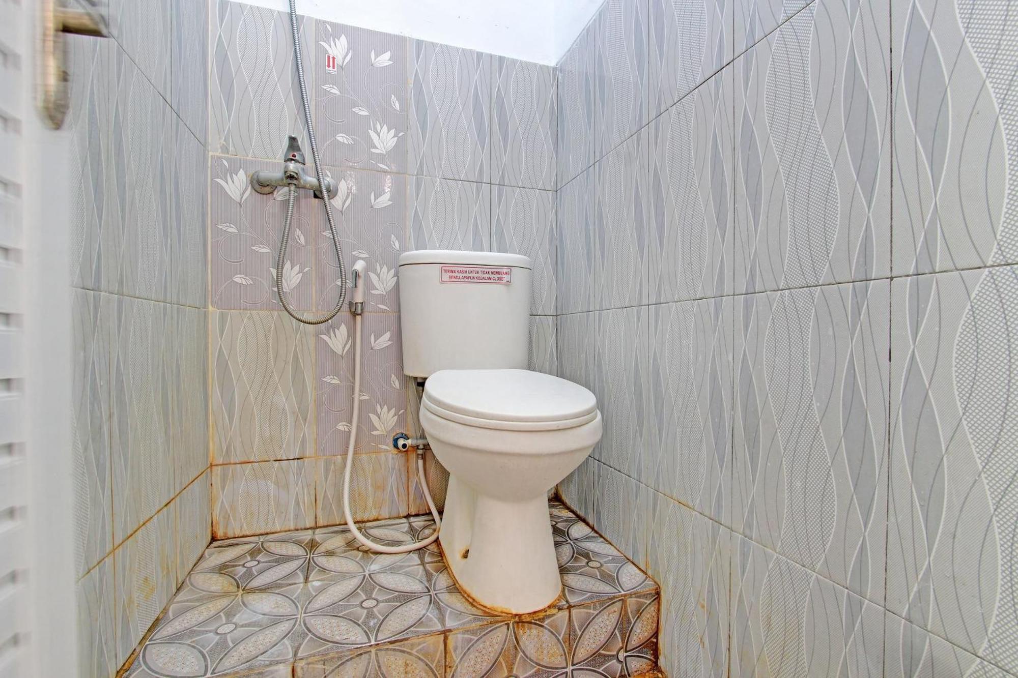 RedDoorz Syariah near Alun Alun Balai Kota Tegal Hotel Luaran gambar
