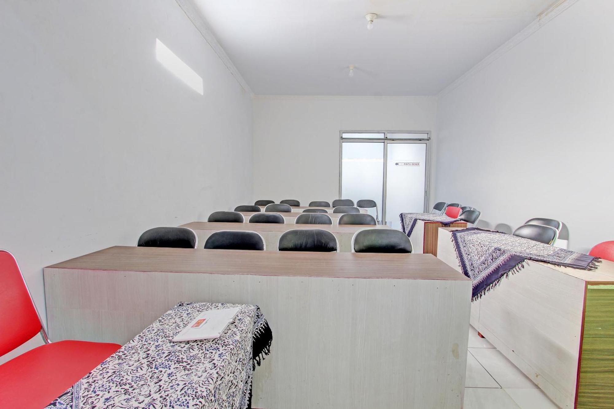 RedDoorz Syariah near Alun Alun Balai Kota Tegal Hotel Luaran gambar