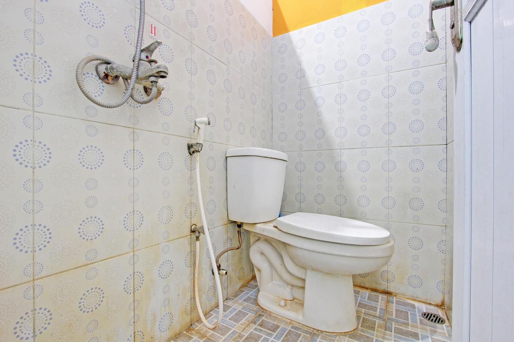 RedDoorz Syariah near Alun Alun Balai Kota Tegal Hotel Luaran gambar