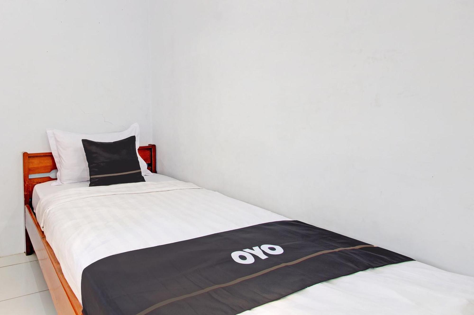 RedDoorz Syariah near Alun Alun Balai Kota Tegal Hotel Luaran gambar