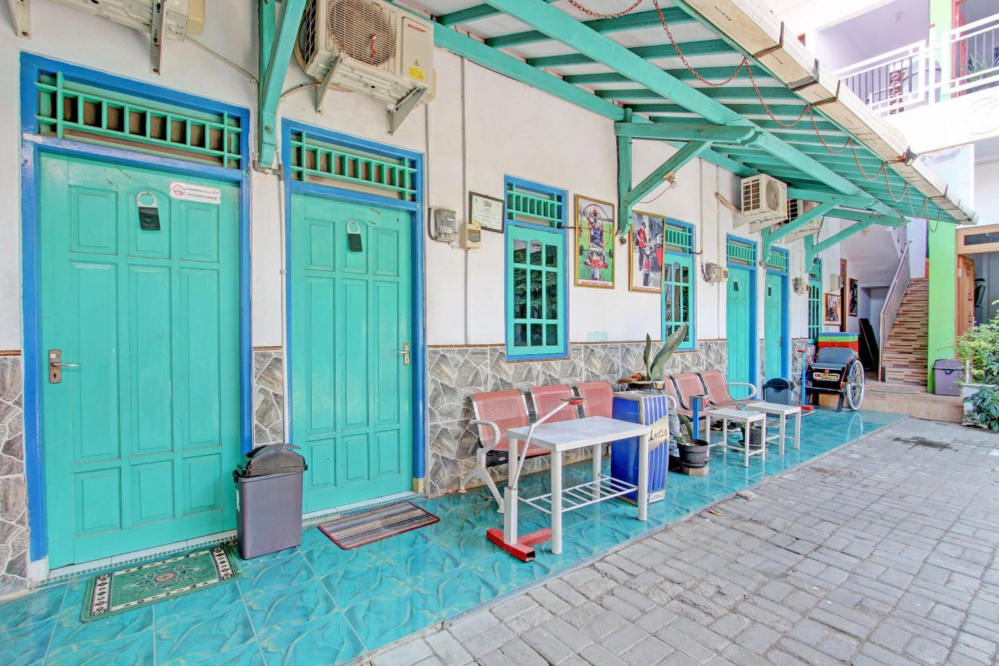 RedDoorz Syariah near Alun Alun Balai Kota Tegal Hotel Luaran gambar