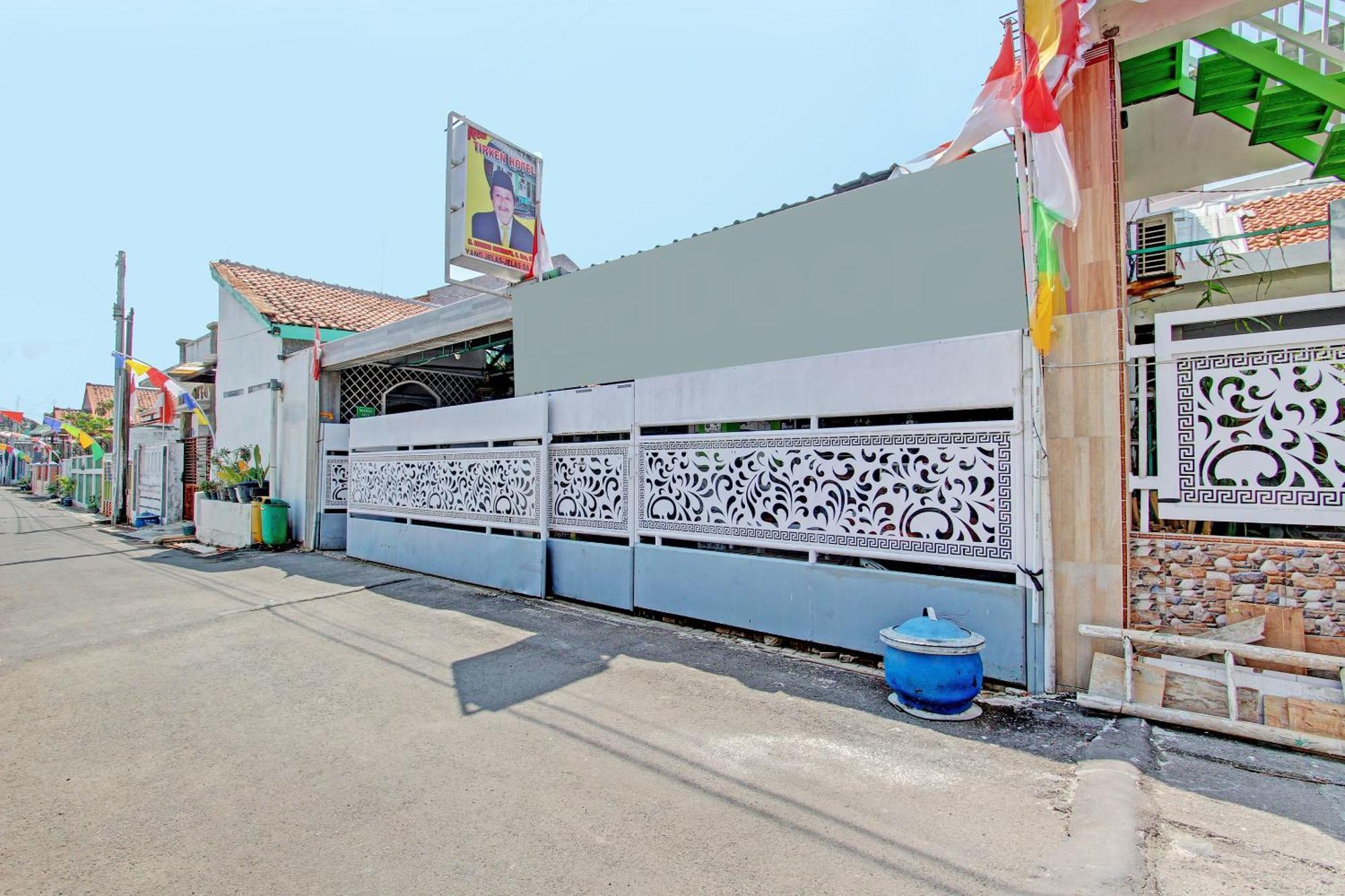 RedDoorz Syariah near Alun Alun Balai Kota Tegal Hotel Luaran gambar